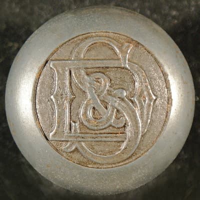 D & S